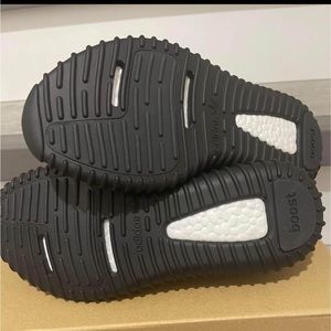 Yeezy 350 pirate black